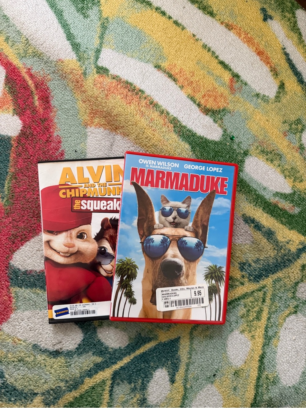 FREE --- Marmaduke & Alvin and the Chipmunks DVD Bundle - Red & Blue Covers
